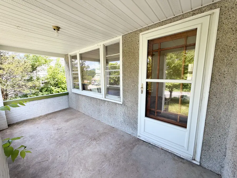 419 W Indian Valley Rd, Covington, VA 24426 - #3