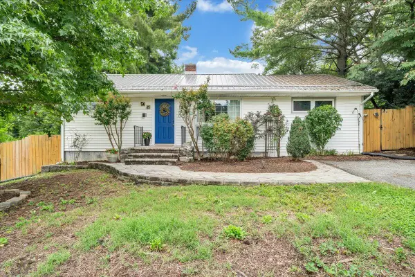 100 Roseland Dr Sw, Christiansburg, VA 24073