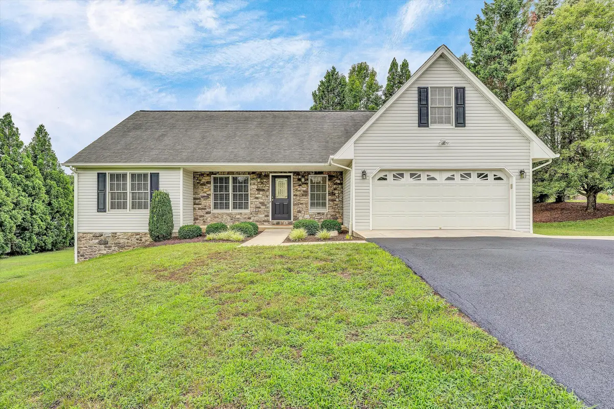 775 Brookfield Ln, Roanoke, VA 24012 - #1