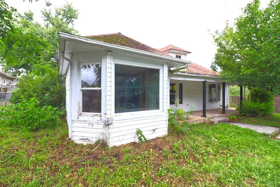 402 Craig St Ne, Christiansburg, VA 24073 - #3
