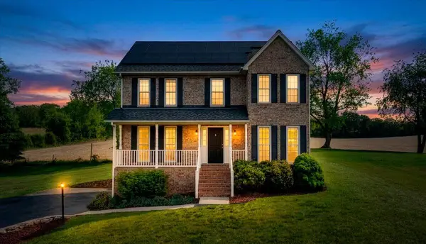 692 Brookfield Ln, Roanoke, VA 24012