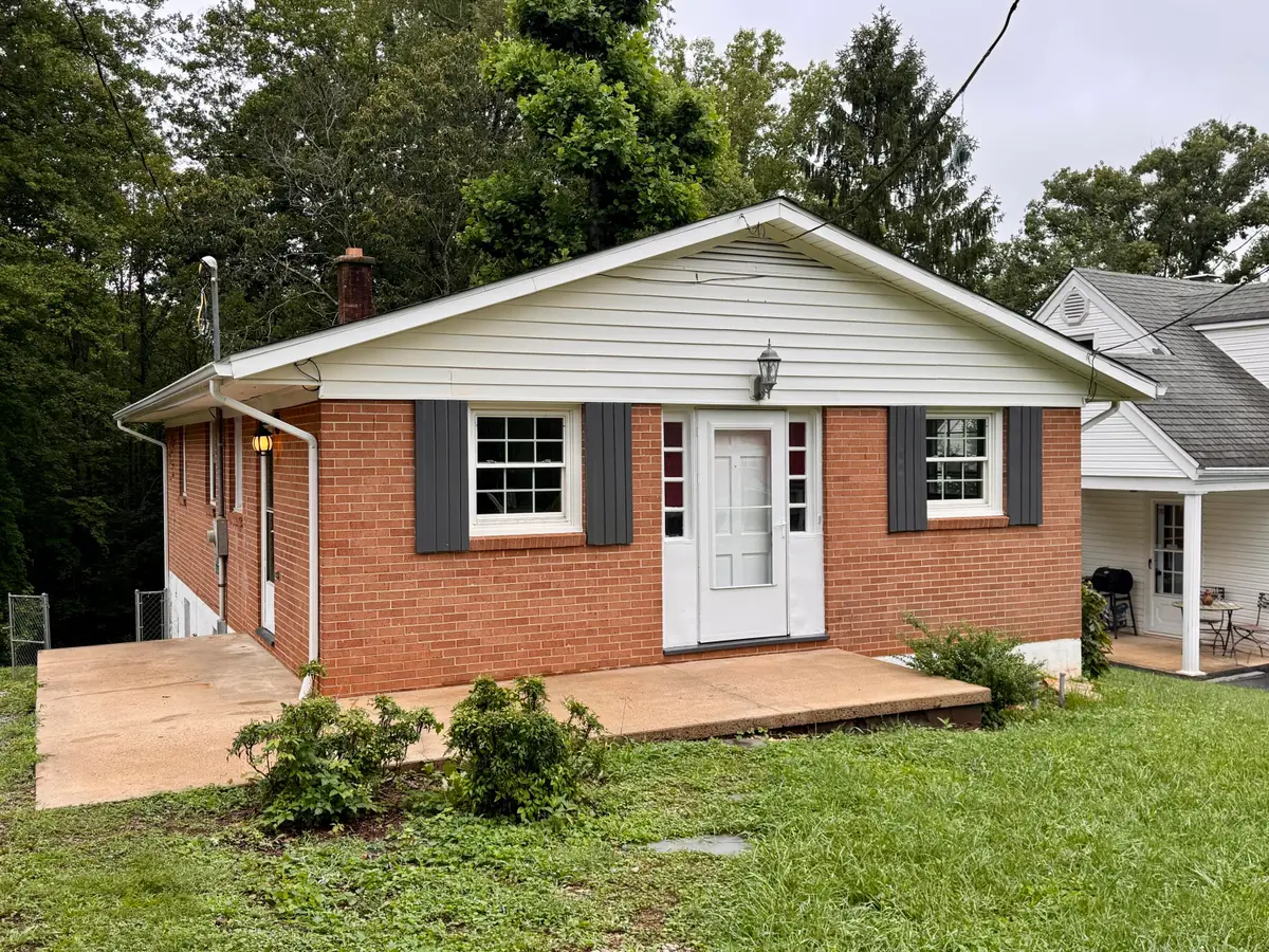 809 Banks Rd, Martinsville, VA 24112 - #1