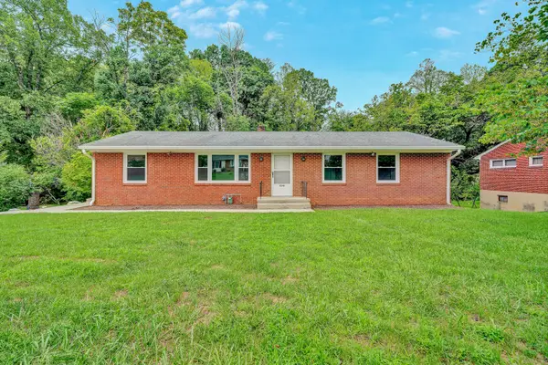 4548 Cresthill Dr, Roanoke, VA 24018