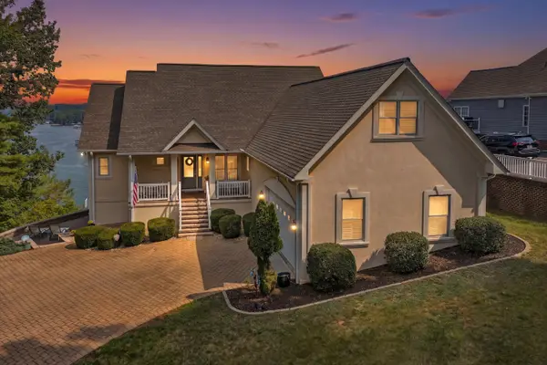 250 Village Ln, Moneta, VA 24121