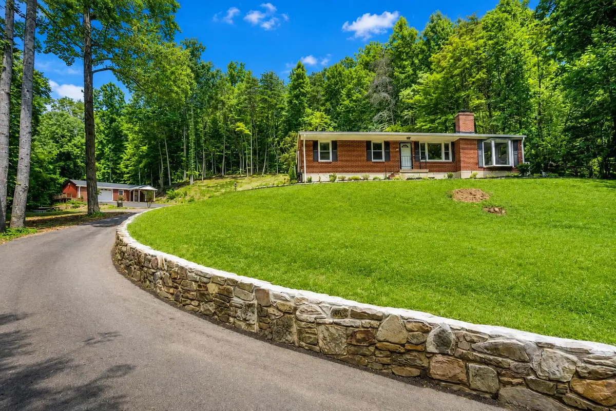 1065 Cain Dr, Vinton, VA 24179 - #1