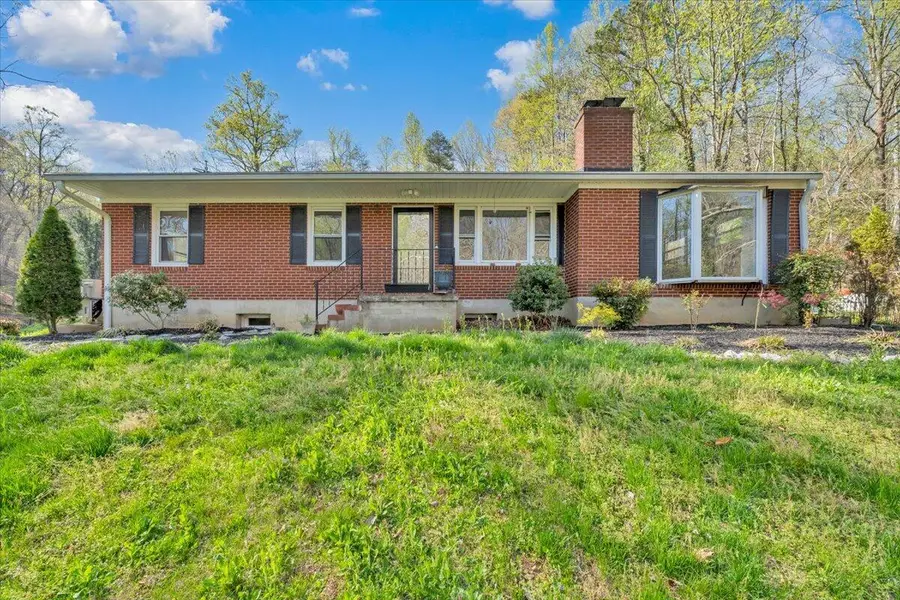1065 Cain Dr, Vinton, VA 24179 - #2