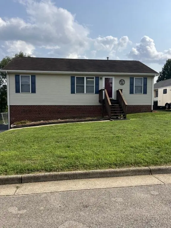 905 Stokes Dr, Roanoke, VA 24019