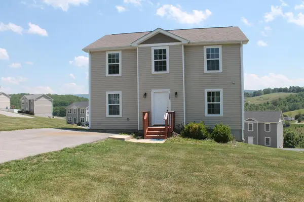 122 Prairie View Ln, Pembroke, VA 24136