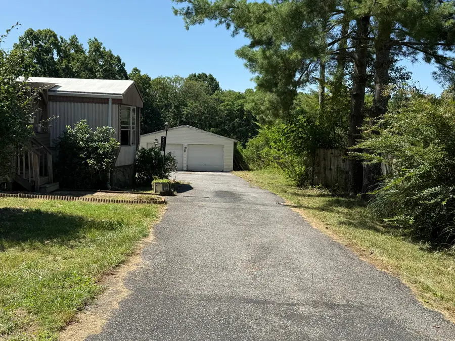 1801 Centerville Rd, Bedford, VA 24523 - #2