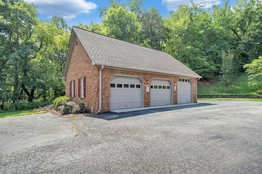 2655 Rutrough Rd Se, Roanoke, VA 24014 - #2