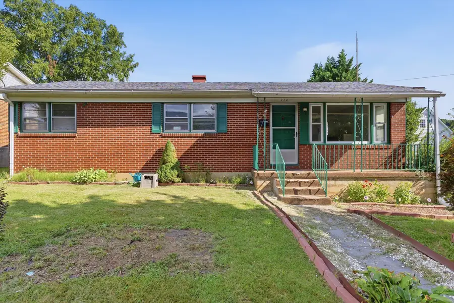 222 E Gordon St, Covington, VA 24426 - #2