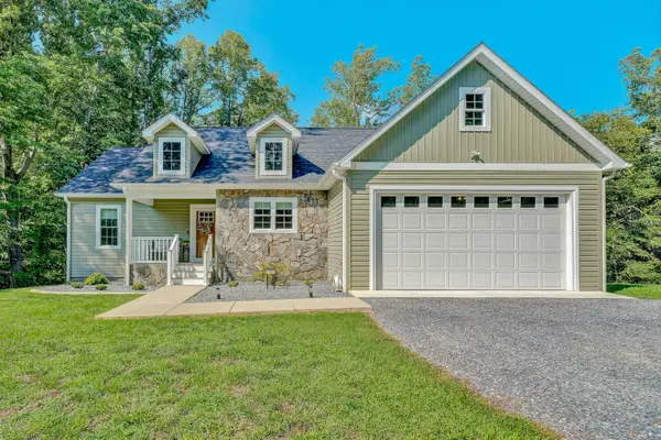 109 Ridgeway Ct, Moneta, VA 24121