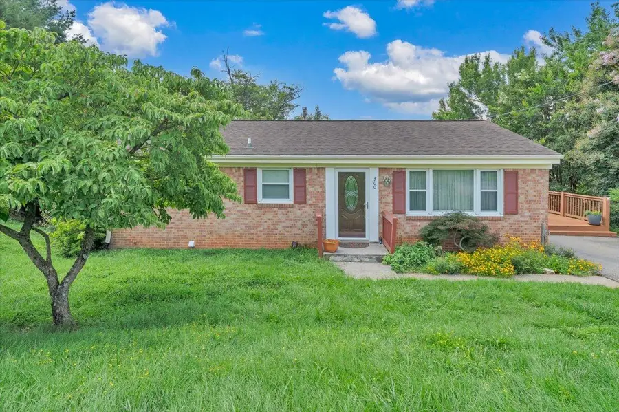 700 Shelbourne Ave, Vinton, VA 24179 - #2