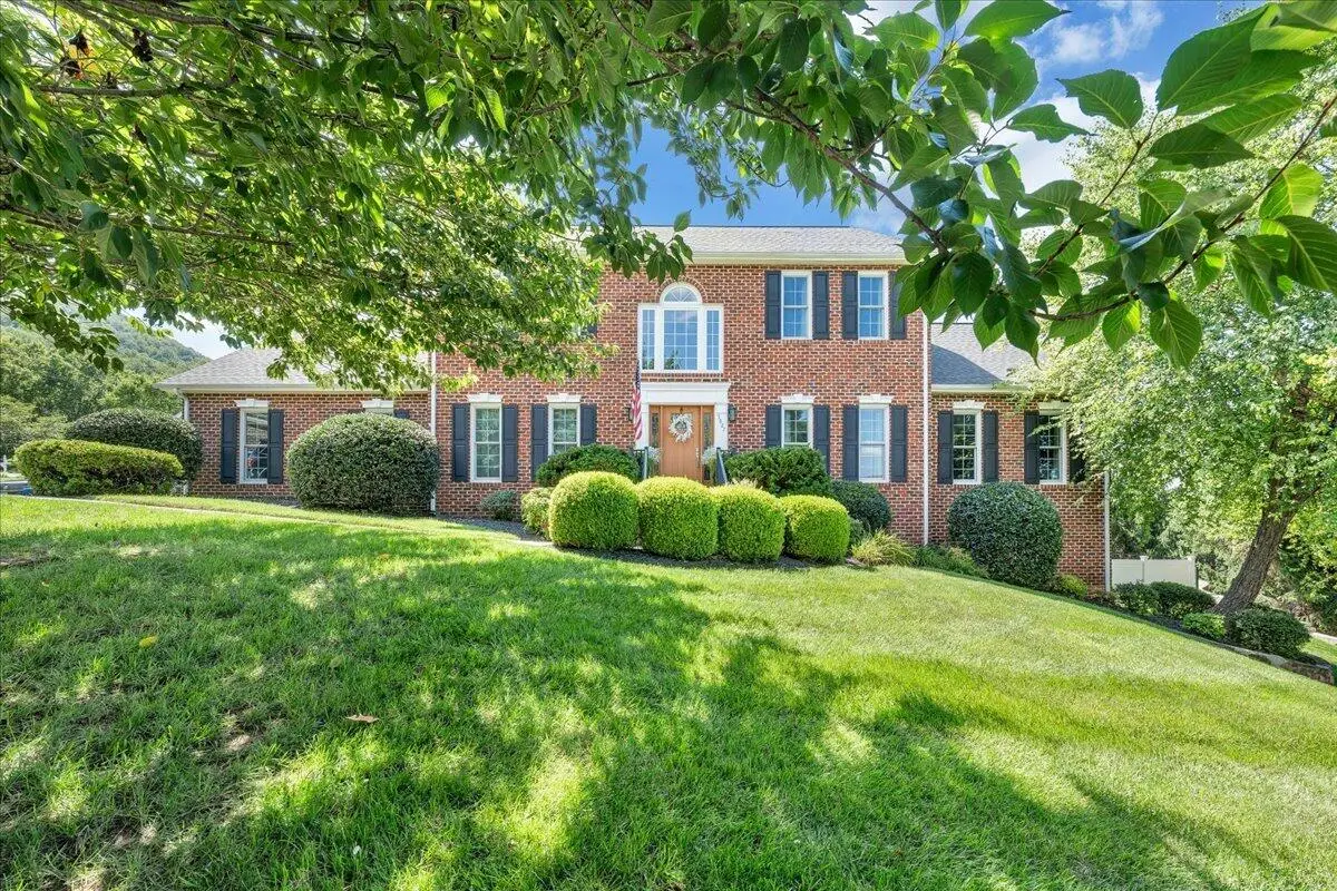 5827 Winnbrook Dr, Roanoke, VA 24018 - #1