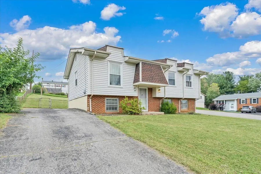 2203 Inge Cir, Salem, VA 24153 - #2
