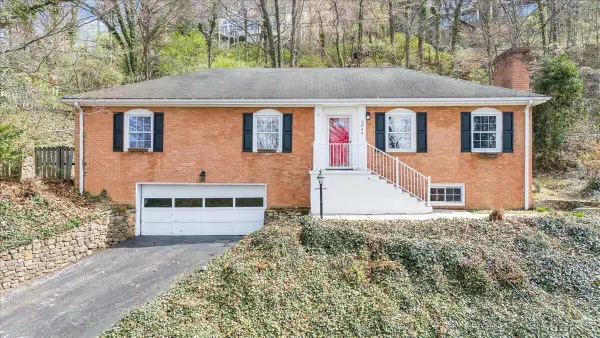3044 Burnleigh Rd Sw, Roanoke, VA 24014