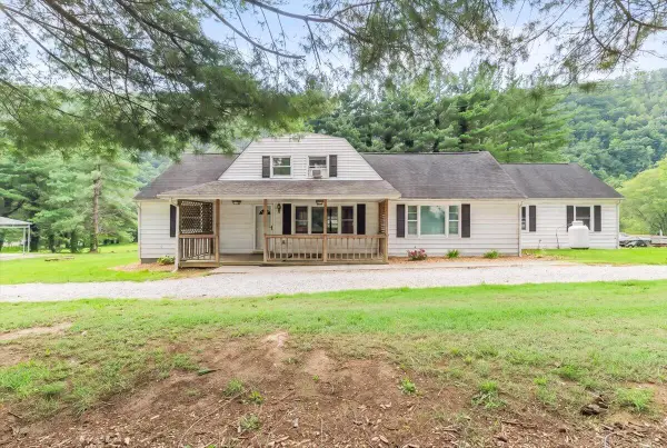 138 Weaver Dr, Elliston, VA 24087