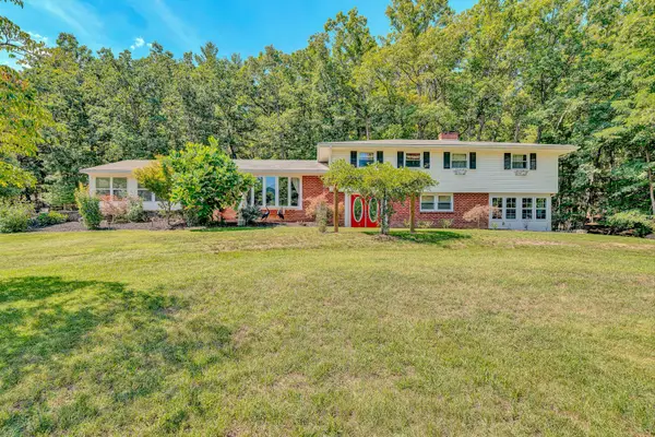 3872 Carvins Cove Rd, Salem, VA 24153
