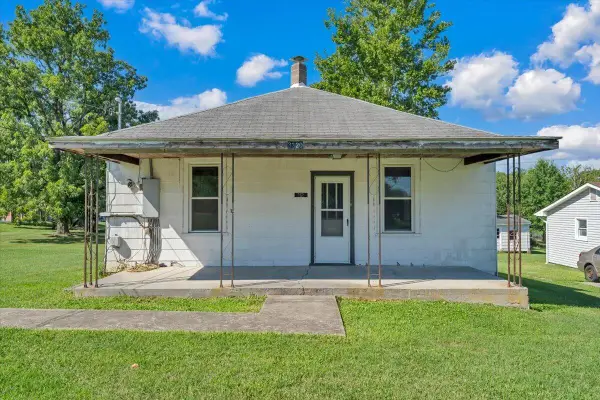 112 1st Ave, Cloverdale, VA 24077