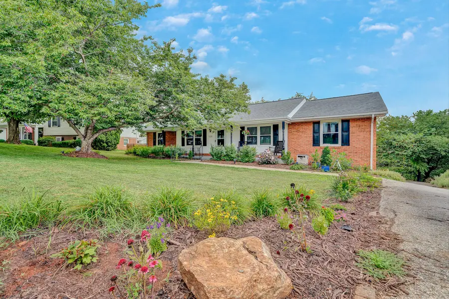 526 Aragona, Vinton, VA 24179 - #2