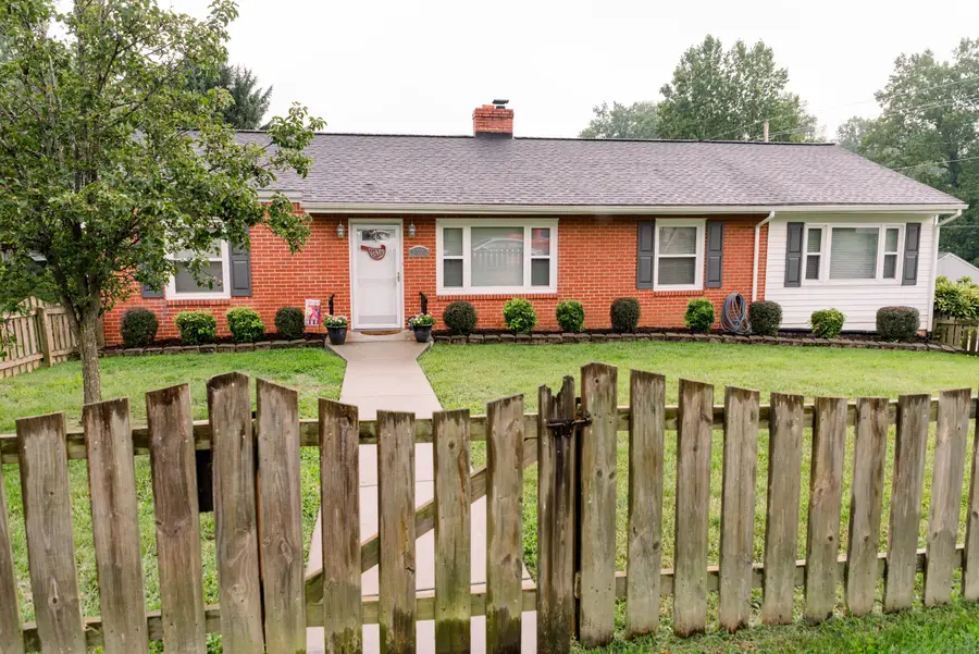 2520 Fairway Dr Sw, Roanoke, VA 24015 - #2