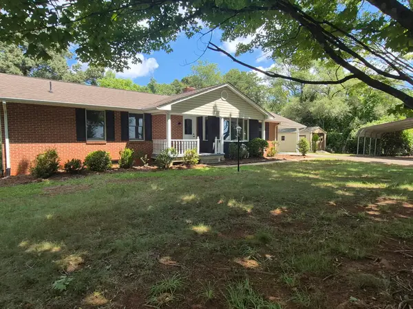 3015 Mcdaniel Rd, Moneta, VA 24121