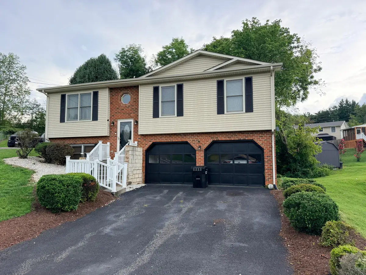 5711 Deputy Dr, Roanoke, VA 24019 - #1