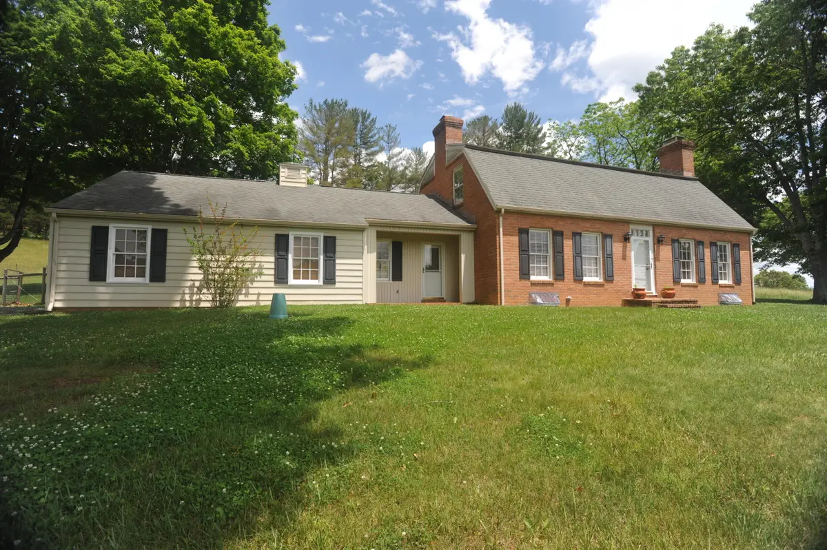 3262 W Midland Trl, Lexington, VA 24450 - #1