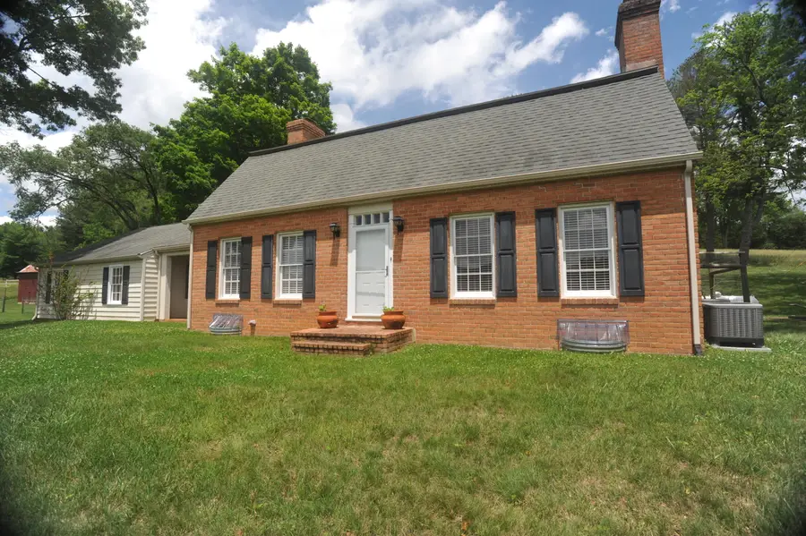 3262 W Midland Trl, Lexington, VA 24450 - #2