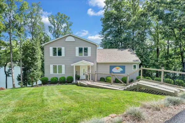 836 Long Island, Moneta, VA 24121