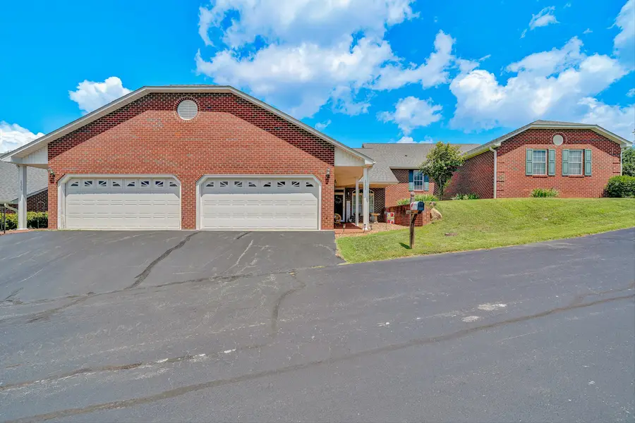 2505 Feather Garden, Vinton, VA 24179 - #2
