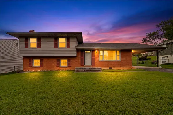 3917 Delavan St, Roanoke, VA 24018