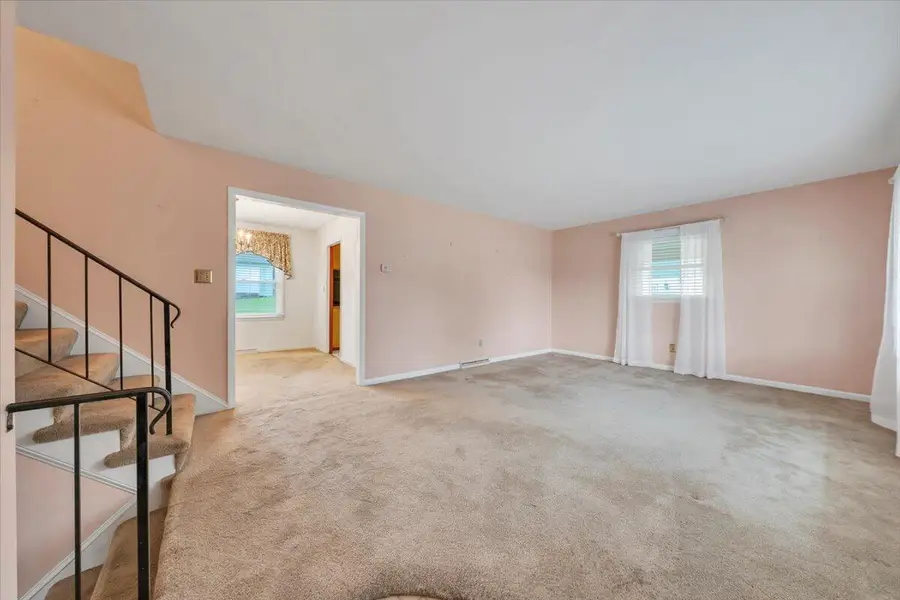 3917 Delavan St, Roanoke, VA 24018 - #3