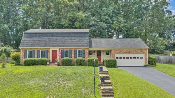 2637 Willowlawn St, Roanoke, VA 24018