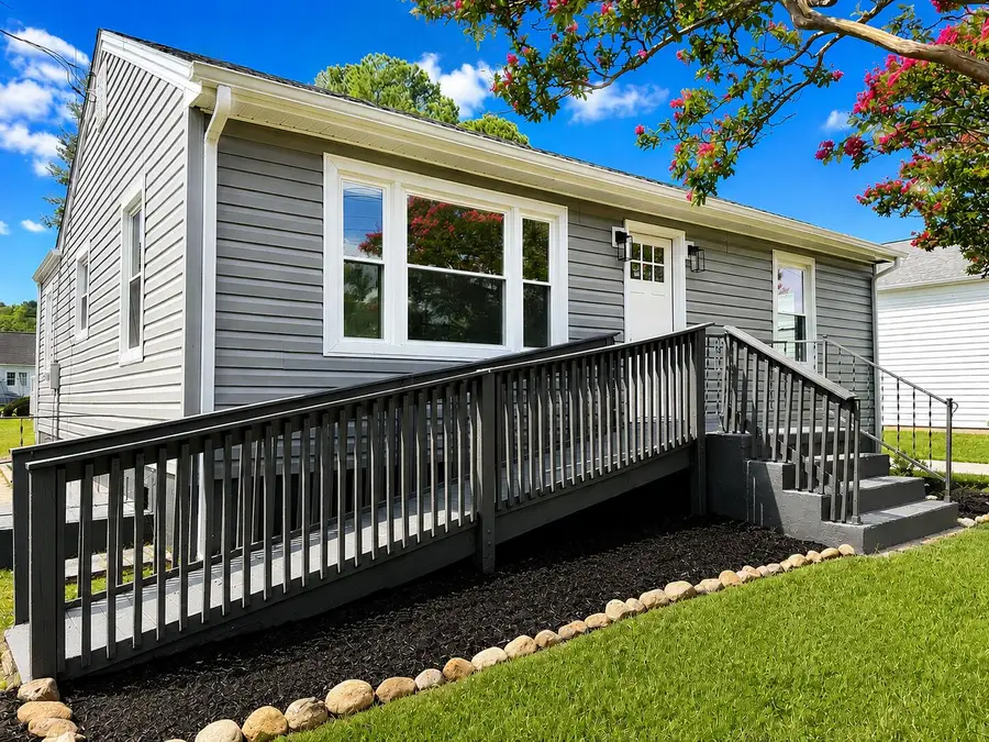 300 E Riverside Dr, Salem, VA 24153 - #2
