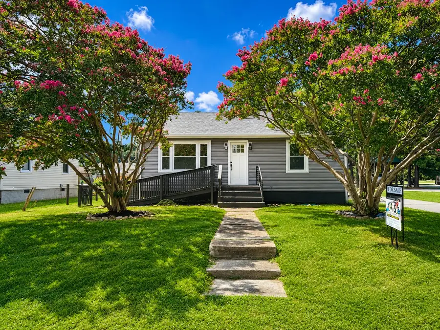 300 E Riverside Dr, Salem, VA 24153 - #3