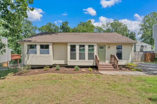 7311 Acorn Trl, Roanoke, VA 24019