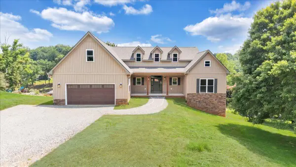 371 Lake View Point, Glade Hill, VA 24092