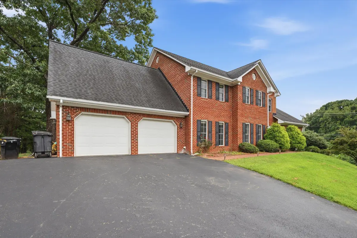 6301 Roselawn Court Dr, Roanoke, VA 24018 - #1