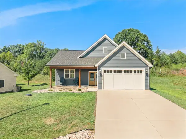 1054 Barrow Hills, Huddleston, VA 24104