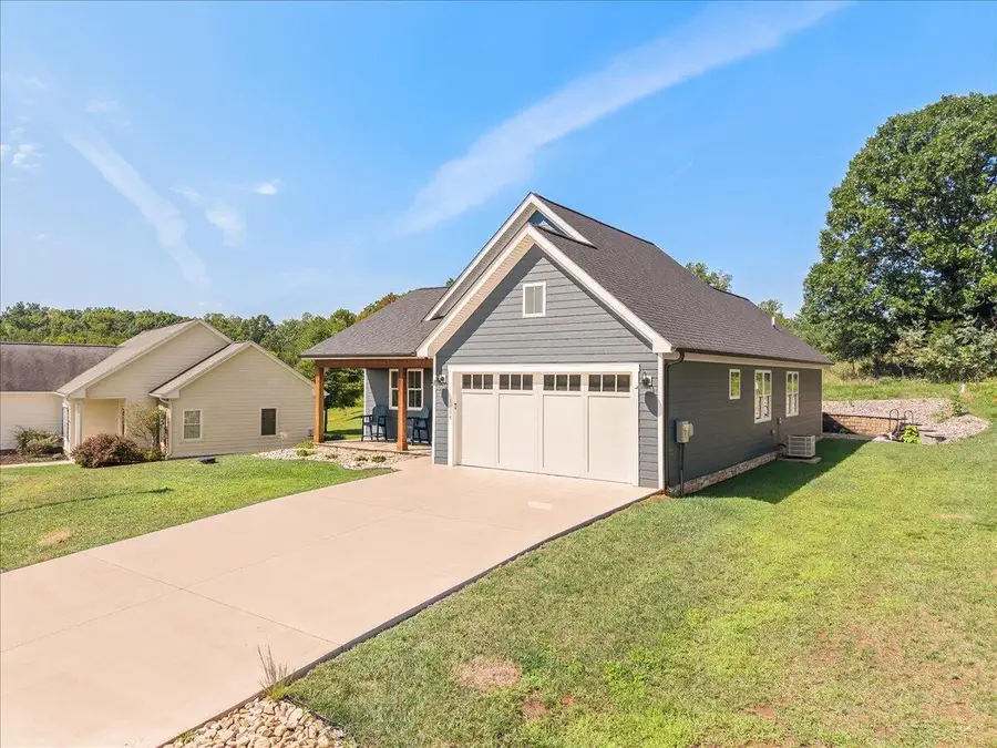 1054 Barrow Hills, Huddleston, VA 24104 - #2