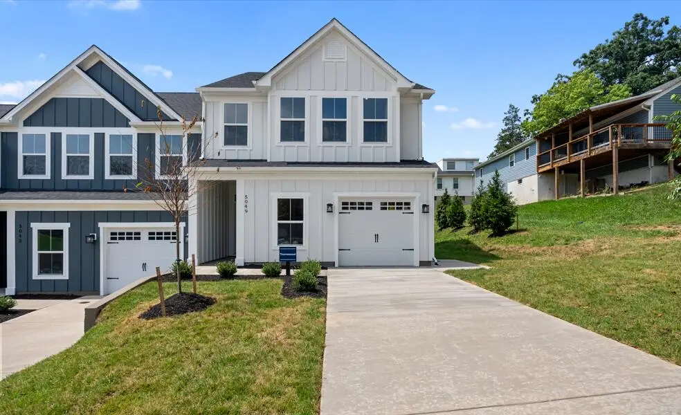 5049 Medmont Cir Sw, Roanoke, VA 24018 - #1