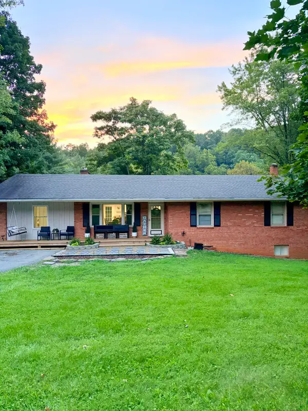 1084 Old Sessler Mill, Troutville, VA 24175