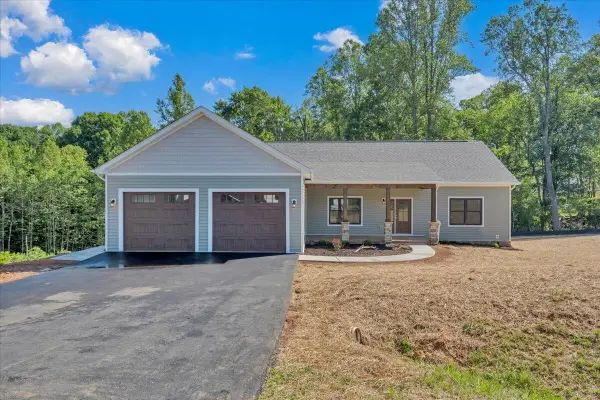 310 Windsor Castle, Moneta, VA 24121