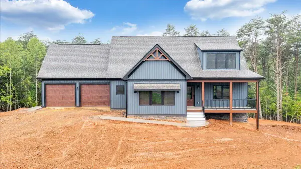 321 Windsor Castle Dr, Moneta, VA 24121