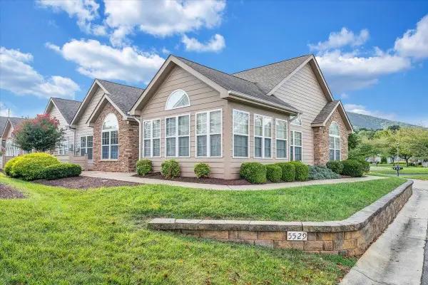5529 Orchard Villas Cir, Roanoke, VA 24019