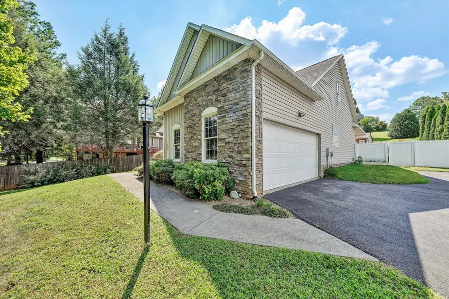 1235 Mountain View, Vinton, VA 24179 - #3