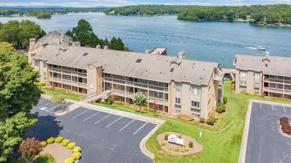 845 Gangplank, Moneta, VA 24121