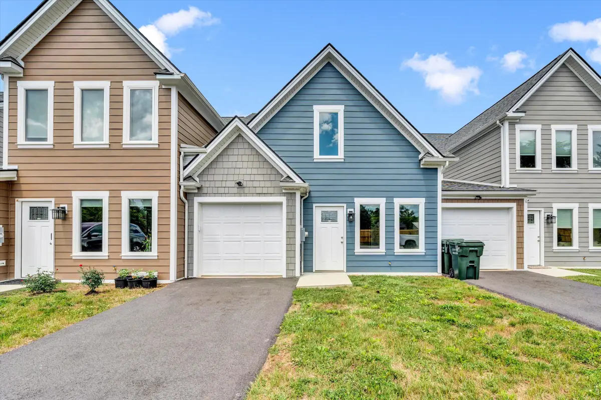 134 W Calhoun St, Salem, VA 24153 - #1