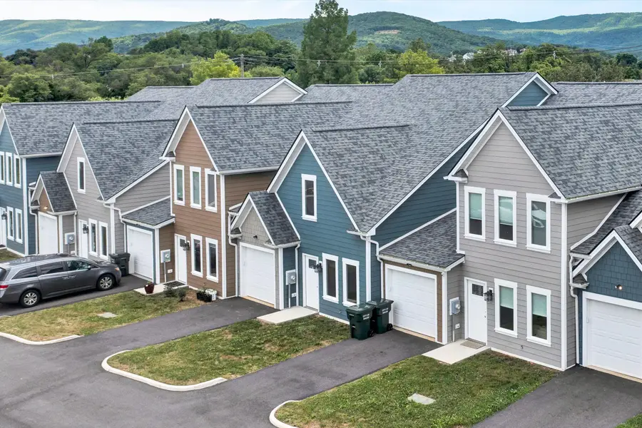 134 W Calhoun St, Salem, VA 24153 - #2
